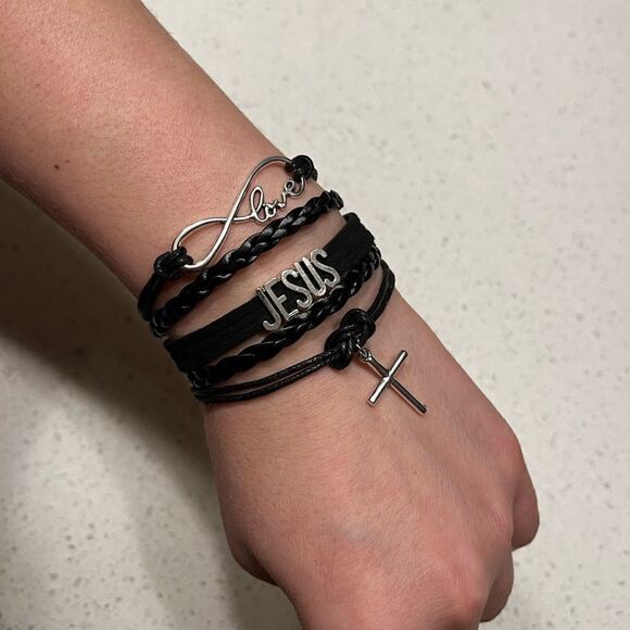 I love Jesus fake leather bracelet - Picture 2 of 8